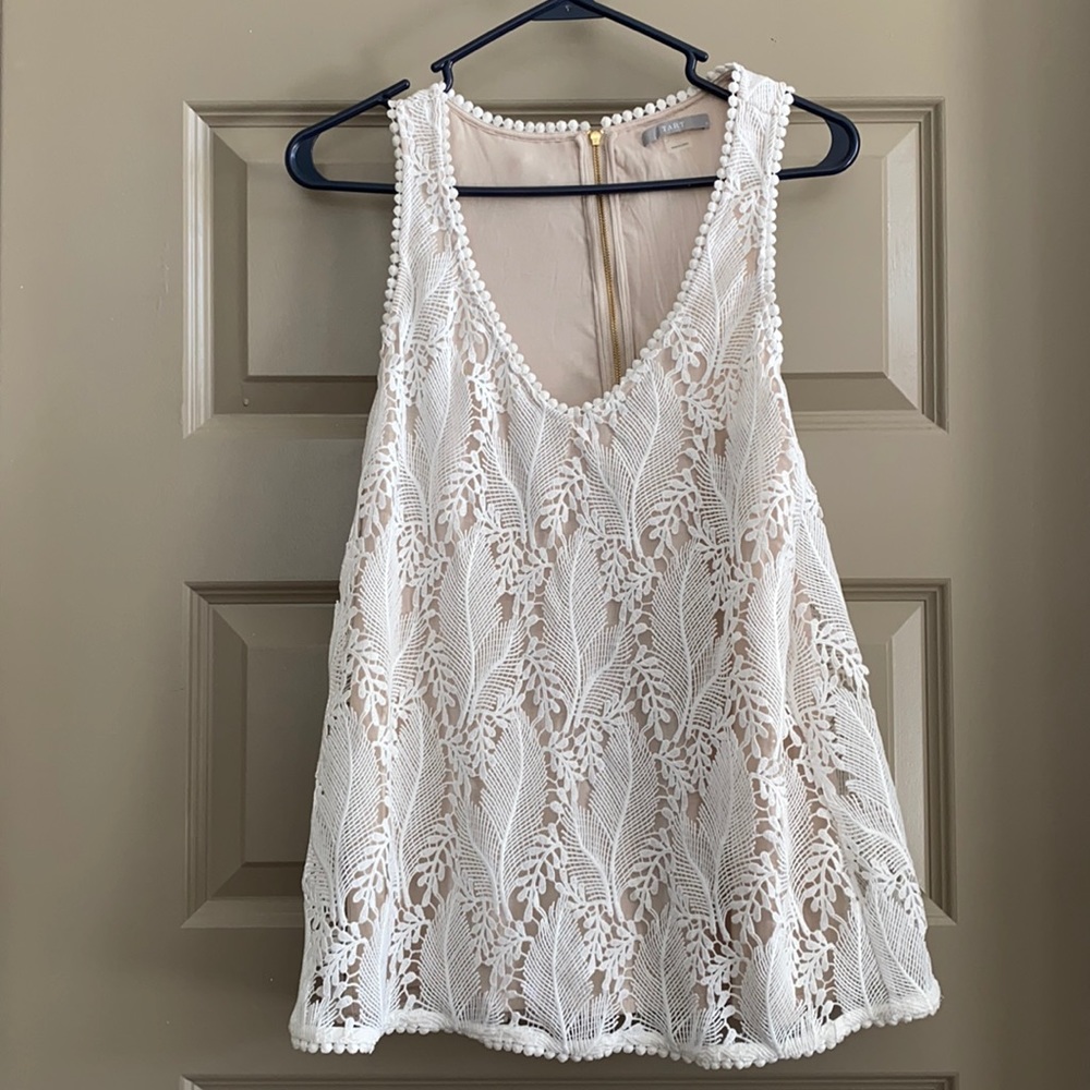 Stunning detailed white top